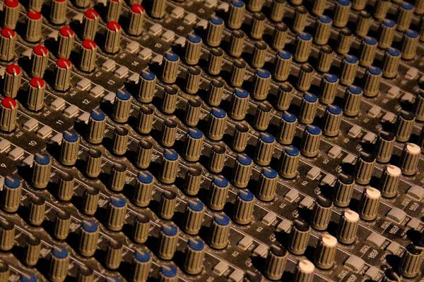 Etsy Completes Massive 1000-Shard MySQL Migration to Vitess After Five-Year Effort