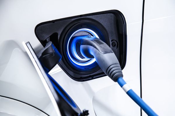 Europe's EV Battery Cost Gap with China Could Shrink to 30% by 2030