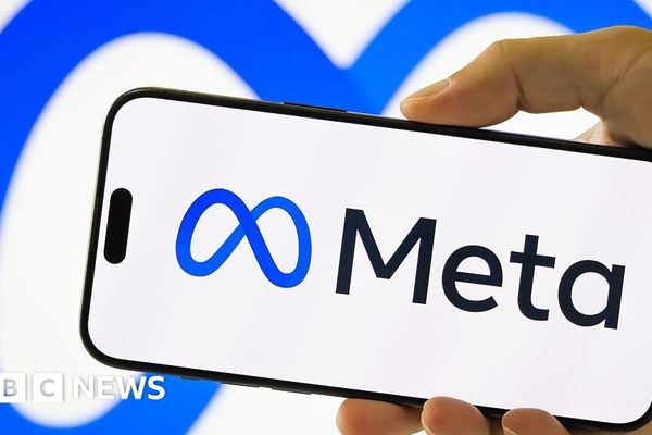 Ex-Meta Engineer Arrested for Allegedly Downloading 30,000 Private Facebook Photos