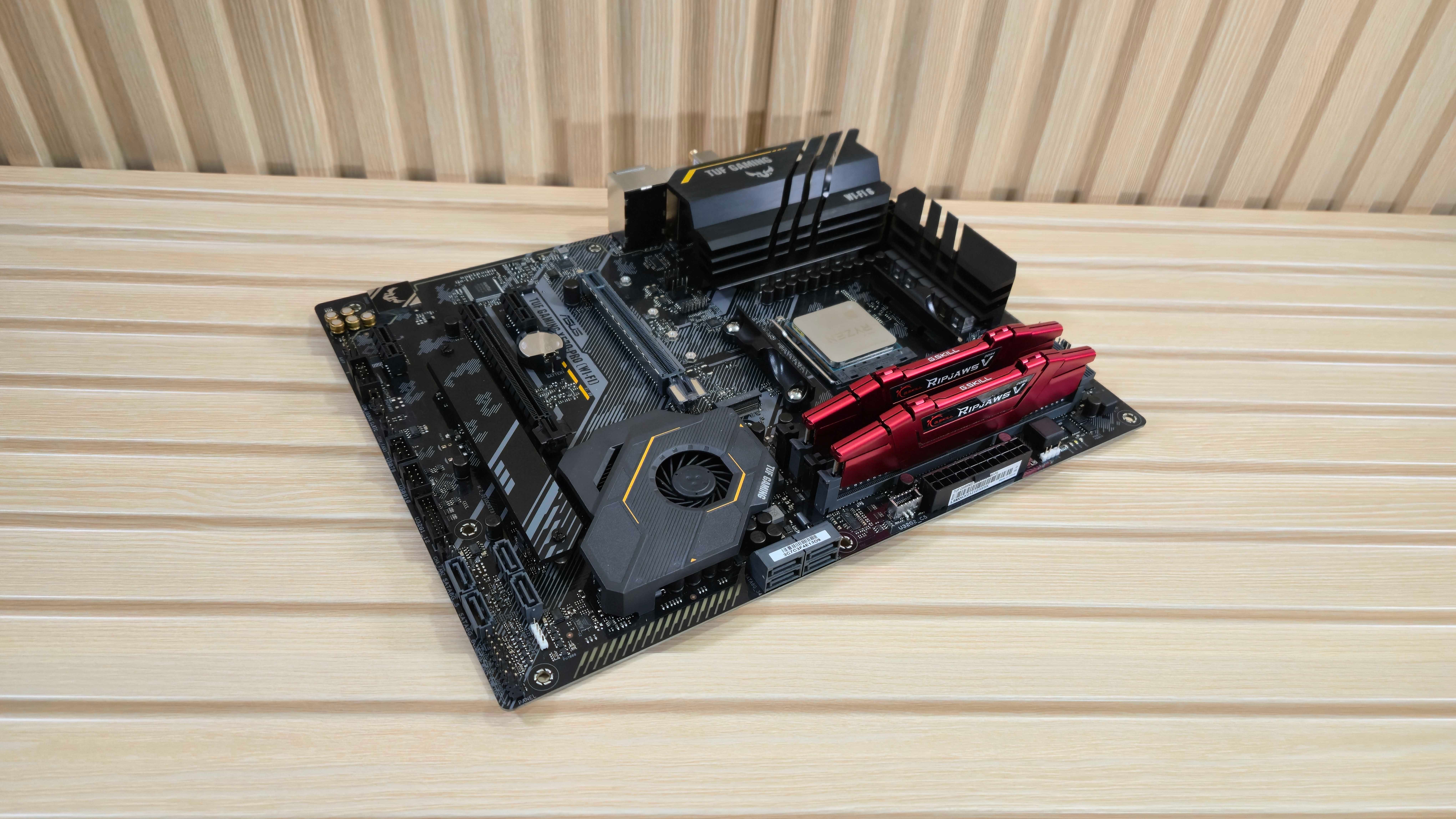 X570 and DDR4 Motherboard