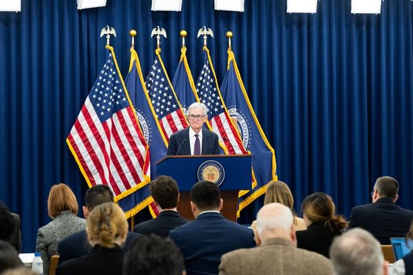 Fed Minutes Reveal Deepening Rift Over Timing of Interest Rate Cuts