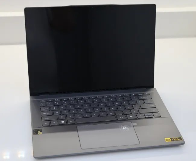 Snapdragon X Elite laptop