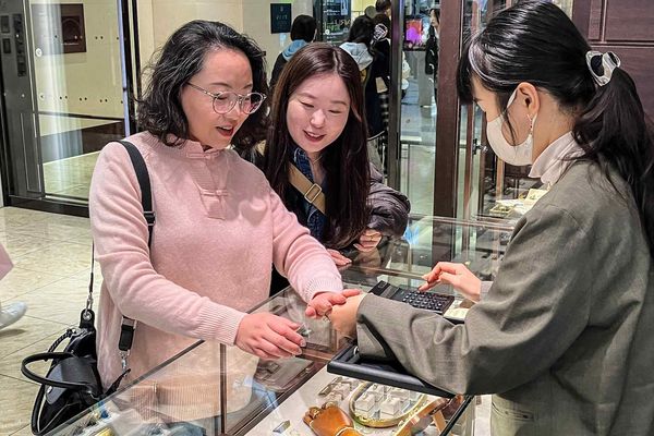 Fewer Chinese tourists cause weaker outlook for Japanese retailers in 2026