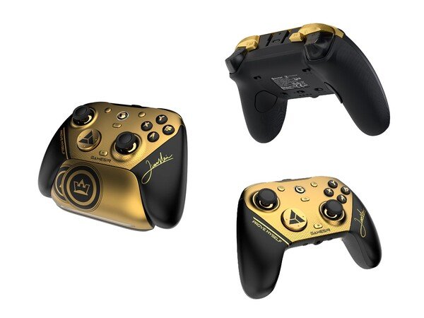 The GameSir Pro 8K PC - Champion Edition has black and gold colors.