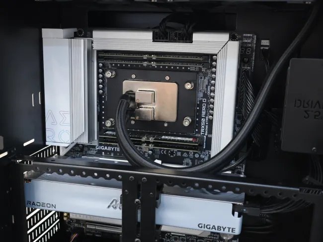 System76 Thelio Major inside