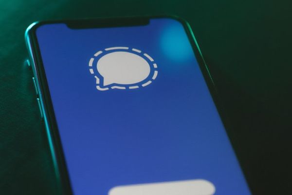 German Agencies Warn of Signal Phishing Targeting Politicians, Military, Journalists