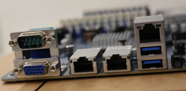 Gigabyte MZ33-AR1 rear I/O ports