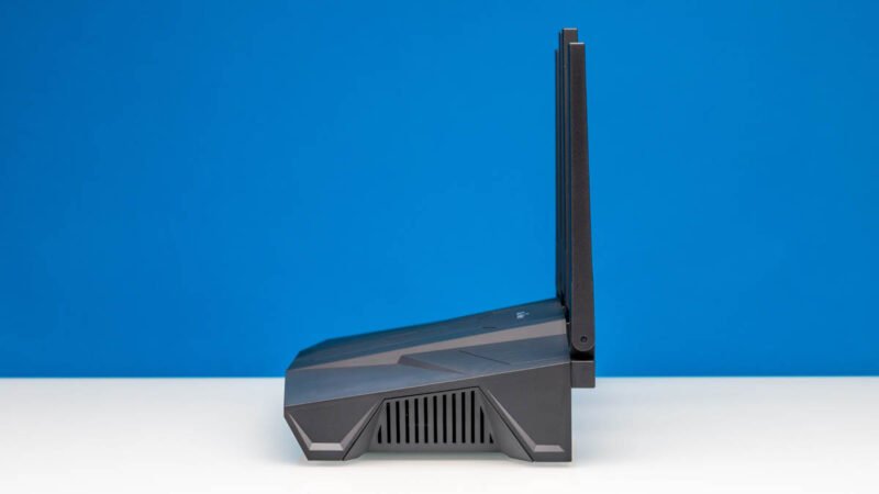 GL.iNet Flint 3 BE9300 Side 1