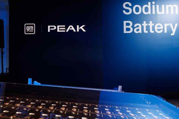 GM Bets on Sodium-Ion With Peak Energy Deal, Aiming to Loosen China's Grip on Battery Storage