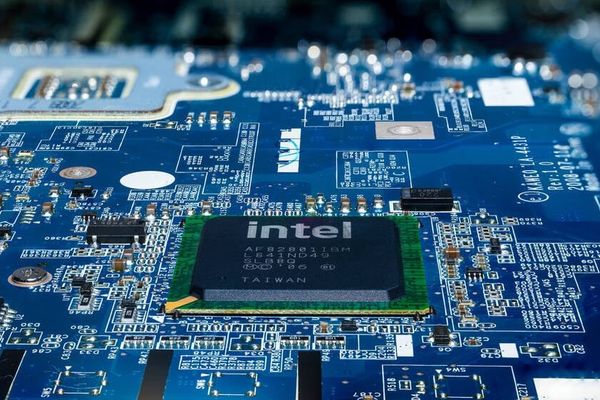 Google Expands Intel Partnership for Next-Gen SmartNICs Amid AI Infrastructure Push