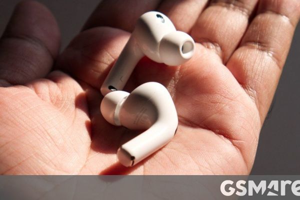 Mark Gurman: Apple’s Camera-Equipped AirPods Enter Final Hardware Testing