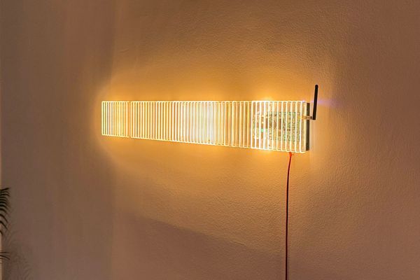 Artist Transforms Wi-Fi Signals into Physical Light Sculpture Using Raspberry Pi and SDR