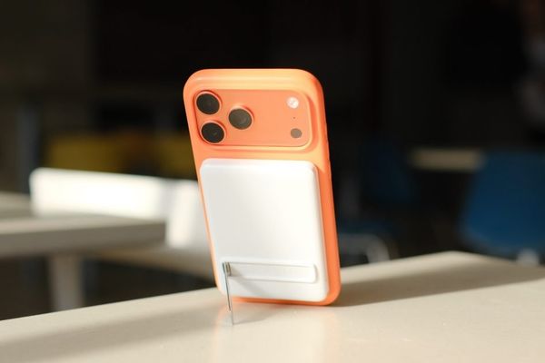 Hands‑on: Belkin BoostCharge Slim 5 K mAh MagSafe Battery Bank Adds a Kickstand