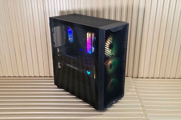 Corsair 3200D RS ARGB Mid‑tower Case Offers High‑airflow Design and Three Fans for Under $80