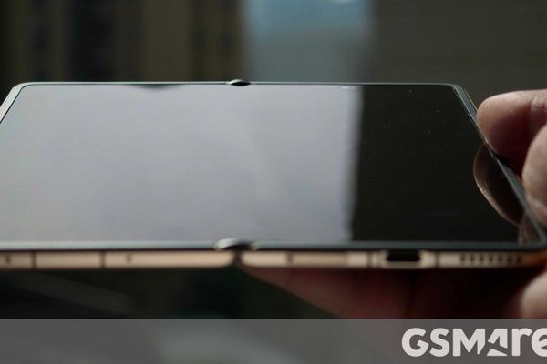 Honor Magic V6's Crease-Less Display: A New Era for Foldable Phones