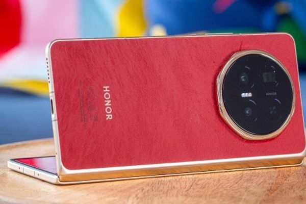 Honor Magic V6 Pushes Foldables Thinner, Tougher, and Toward a 6,600mAh Battery