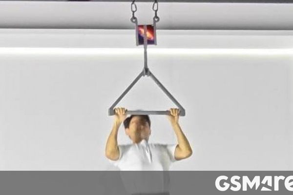 Honor Magic V6 Hinge Survives Pull-Up Stunt, Proving Durability Claims