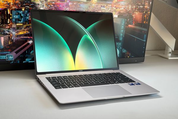 Honor MagicBook Pro 14 2026 OLED Touchscreen Review: A Premium Display Experience