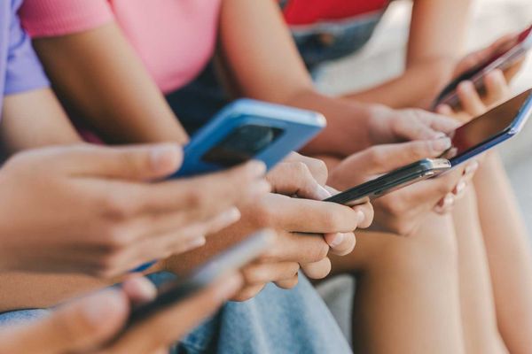 House of Lords votes to ban social media for under-16s
