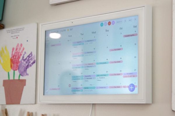 How a Wall-Mounted Smart Calendar Revolutionized Household Organization