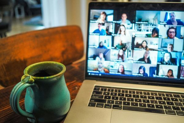 How Smart Contracts are Transforming Remote Hiring for Growing Businesses