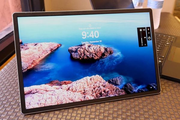 HP's Series 5 Pro Portable Monitor: A Dual-Screen Solution for the Modern Traveling Professional