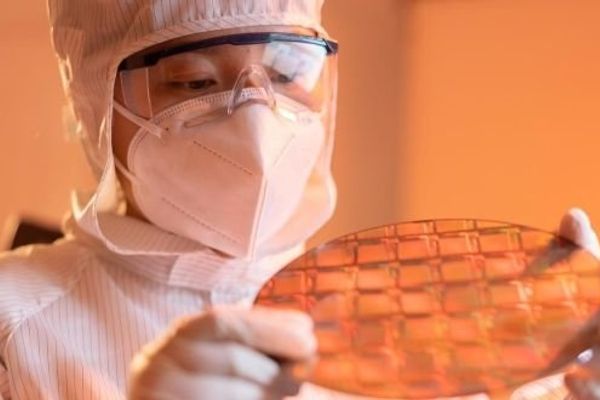 Huawei Unveils 122 TB SSD Built with Proprietary Die‑on‑Board Packaging