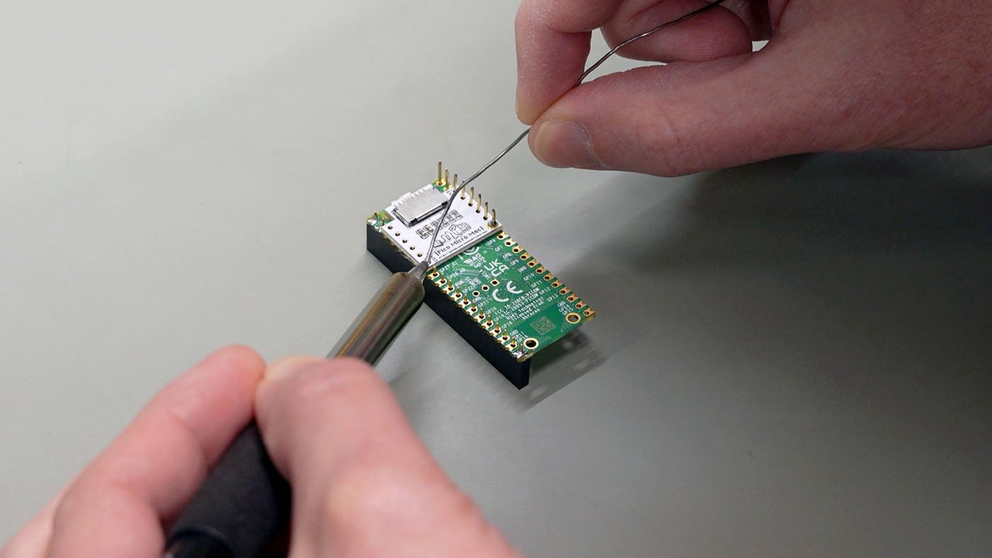 Pico Micro Mac - Soldering on the microSD card HAT