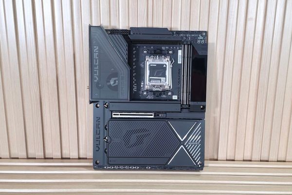 Colorful iGame X870E Vulcan OC V14: A Premium Contender in the High-End Motherboard Market