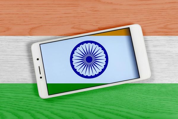 India Surpasses China as Top US Smartphone Supplier Amid Tariff-Driven Supply Chain Shakeup