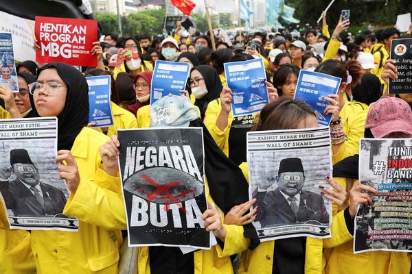 Indonesia Bankrupt' Protests Signal Deepening Fiscal Crisis as Markets Brace for Policy Turmoil