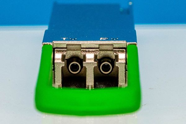 Intel SPTSLP2SLCDF 100G-DR1 500m 1311nm QSFP28 Module Quick Look - ServeTheHome