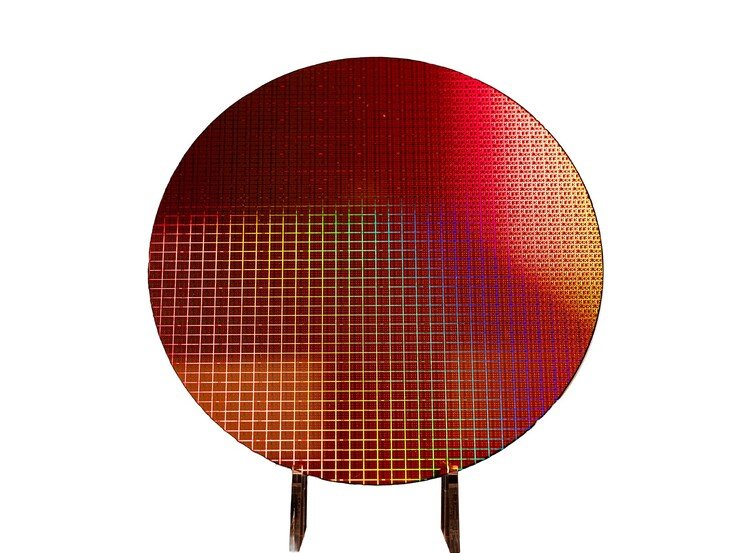 A wafer of Intel Panther Lake Core Ultra 300 APUs.