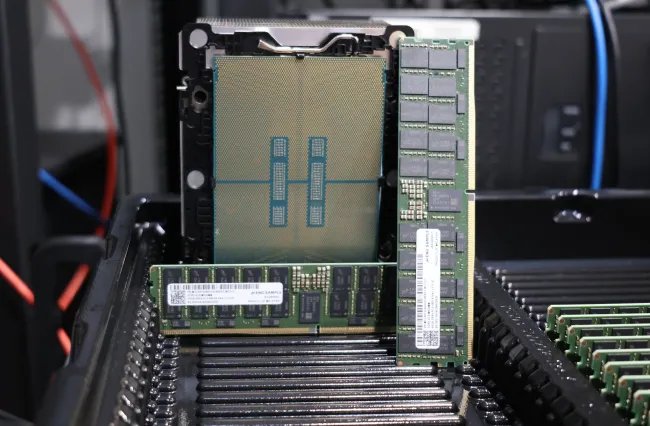 Intel Xeon 6 + MRDIMM