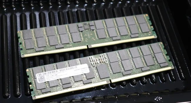 Micron MTC40F2046S1HC88XDY MRDIMM modules