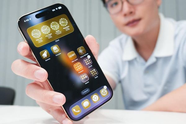 iOS 26: The Overhaul That Reshapes iPhone Intelligence and Design