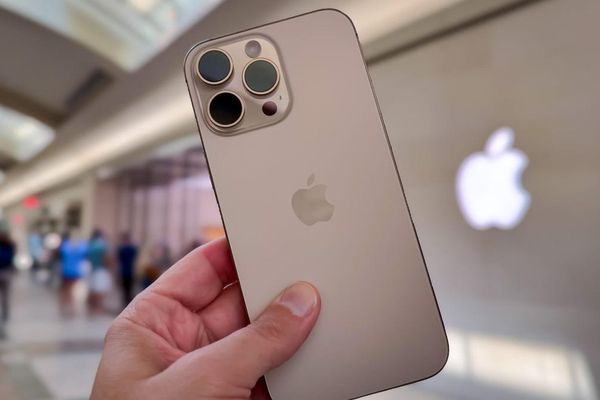 iPhone 16 vs. iPhone 17: The Strategic Tech Buyer's Dilemma