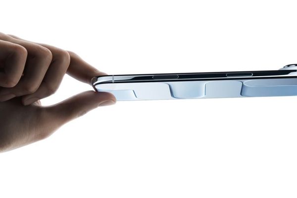 iPhone Air Modified with Physical SIM Slot Through Hardware Trade-off