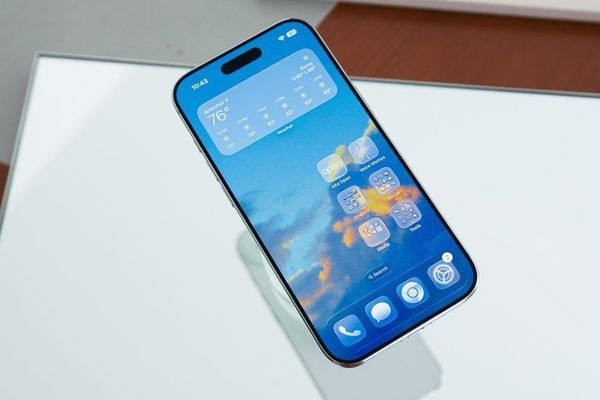 iPhone Air Review: How Apple's Ultra-Thin Design Redefines Portability at a Cost