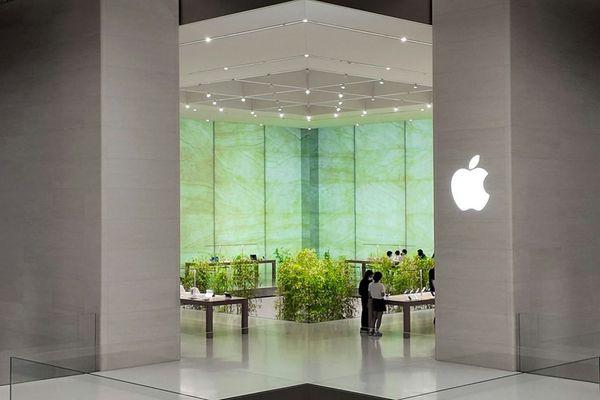 iPhone Surpasses Samsung in Global Market Share: Strategic Implications for Mobile Developers