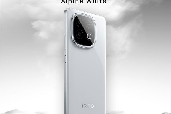 iQoo Neo 10 Gets Color Refresh with Alpine White and Asphalt Black Options