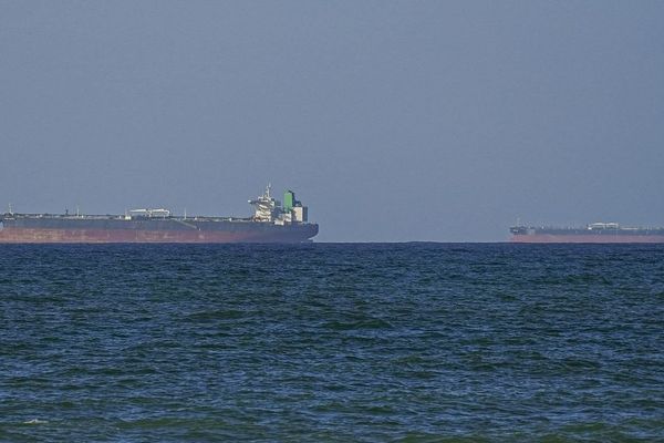 Iran Closes Strait of Hormuz Again, Firing on Tankers Amid Escalating Tensions