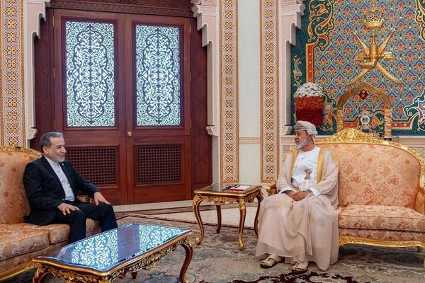 Iran Offers US Deal to Reopen Hormuz Strait, Postpone Nuclear Talks