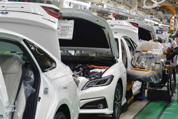 Japanese Automakers Face Profit Halving as Iran Conflict Raises Costs