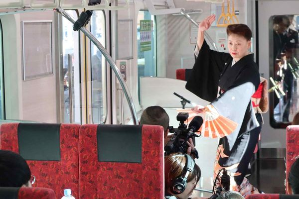 Nagano's Onsen Revitalization Strategy: Geisha and Snack Bars Drive Tourism Economy