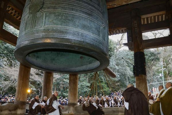 Inflation Drives Japan's Religious Groups and Schools into Corporate Bond Market