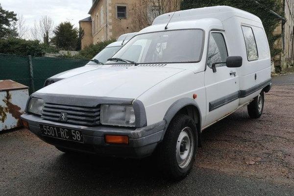 Citroën C15 Viral Thread Exposes the Absurdity of Oversized Vehicle Culture