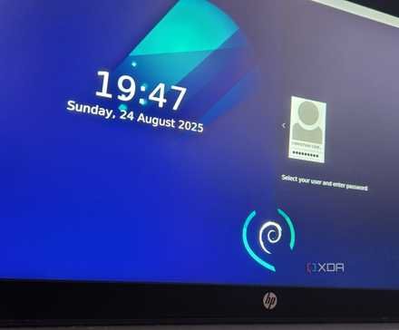 Ubuntu login screen in the KDE Plasma desktop