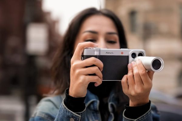 PGYTECH's RetroVa Kit Transforms iPhone into Vintage Camera with Real Controls
