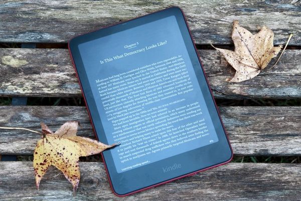 Kindle Paperwhite Signature Edition: The E-Reader That Redefines Battery Life and Portability